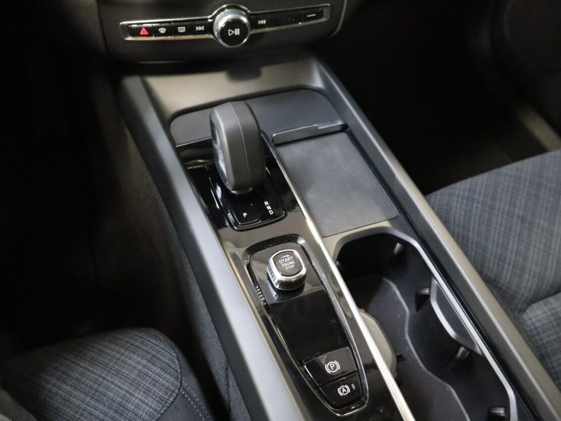 Volvo XC60 2.0 T6 PHEV Core AWD 22