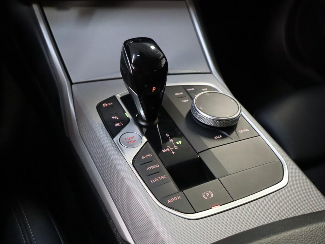 BMW Serie 3 330e Auto Corporate Edition 25