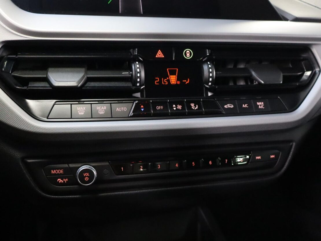 BMW Serie 1 118i Auto 18