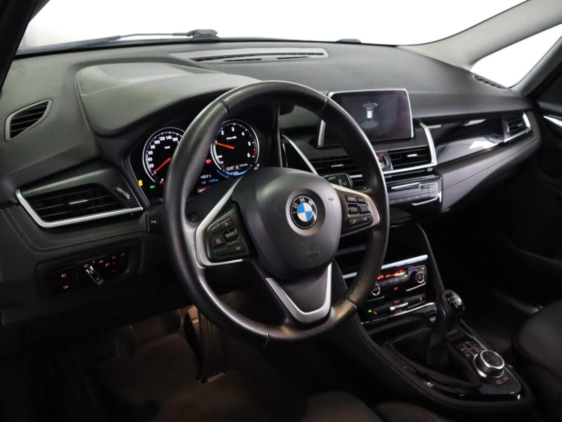 BMW Serie 2 Gran Tourer 216d Auto Line sport 6