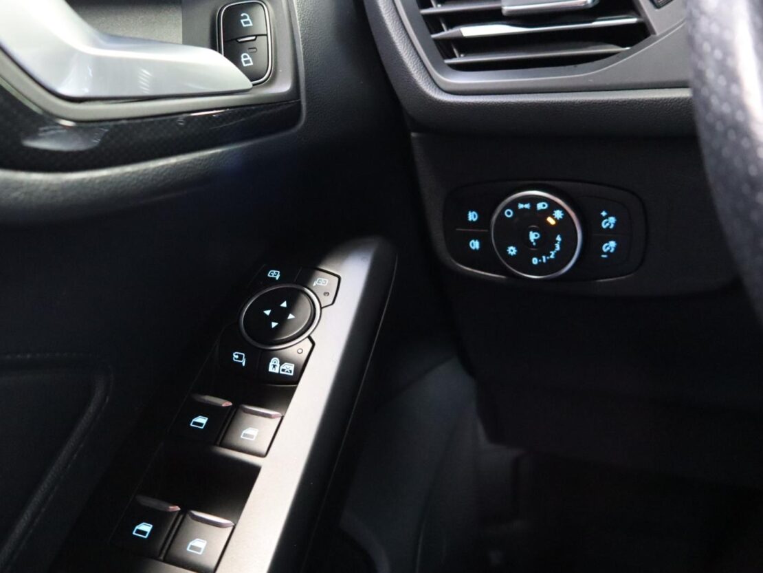 Ford Focus SW 1.0 ECOBOOST MHEV ST-LINE 11