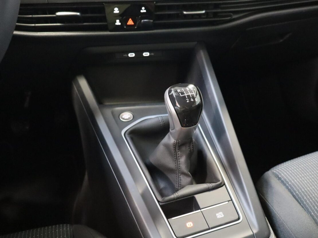 Volkswagen Golf 1.5 TSI URBAN 19