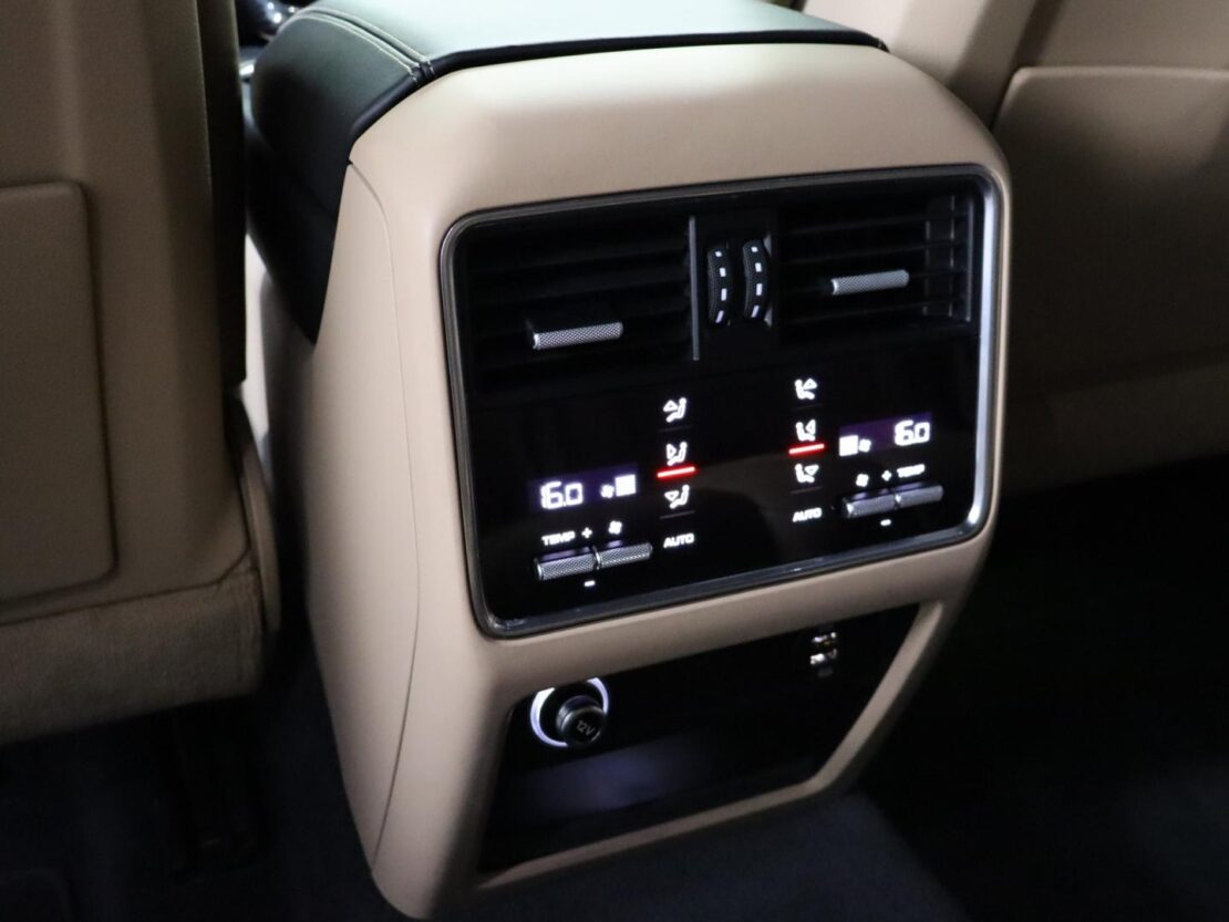 Porsche Cayenne Platinum Edition 11
