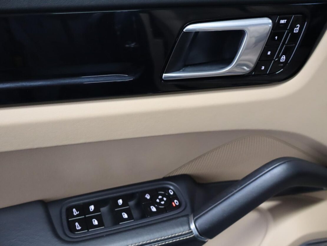 Porsche Cayenne Platinum Edition 13