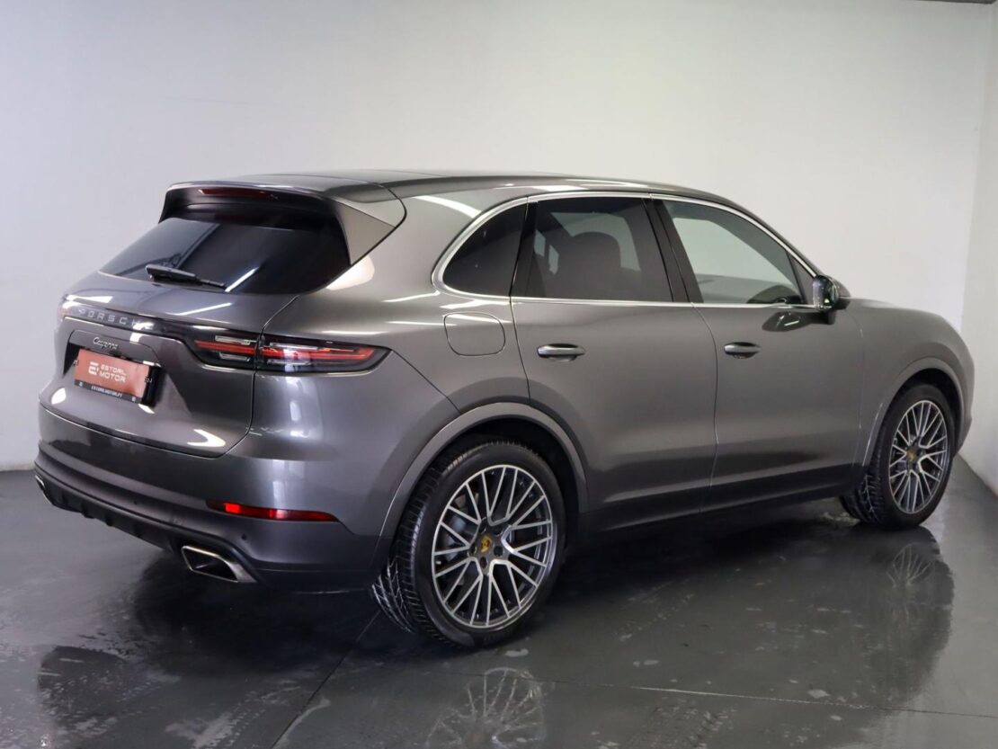 Porsche Cayenne Platinum Edition 3