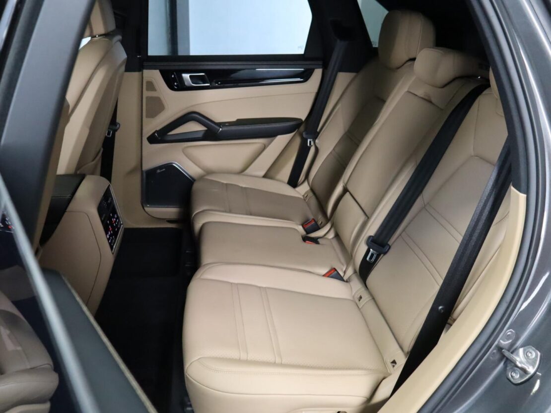 Porsche Cayenne Platinum Edition 10