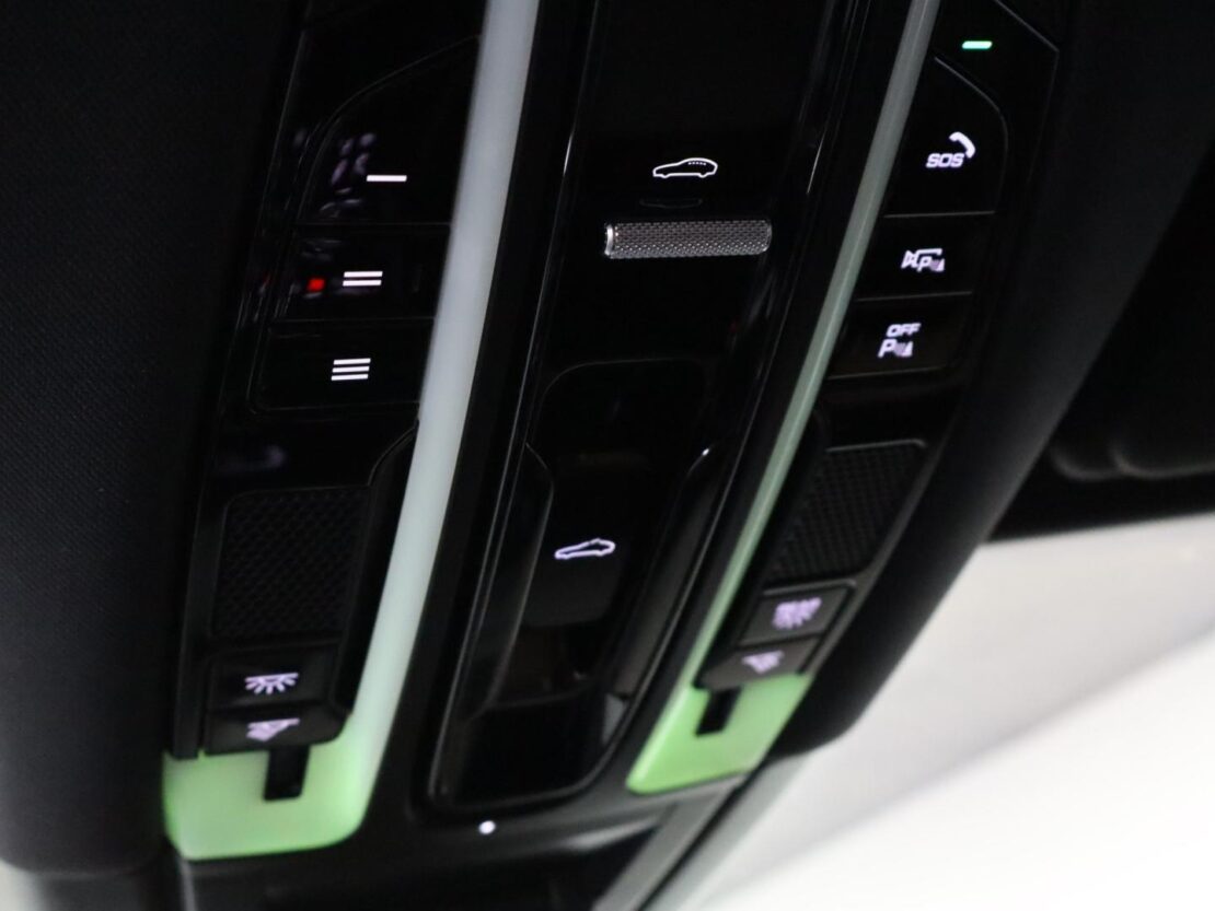 Porsche Cayenne Platinum Edition 25