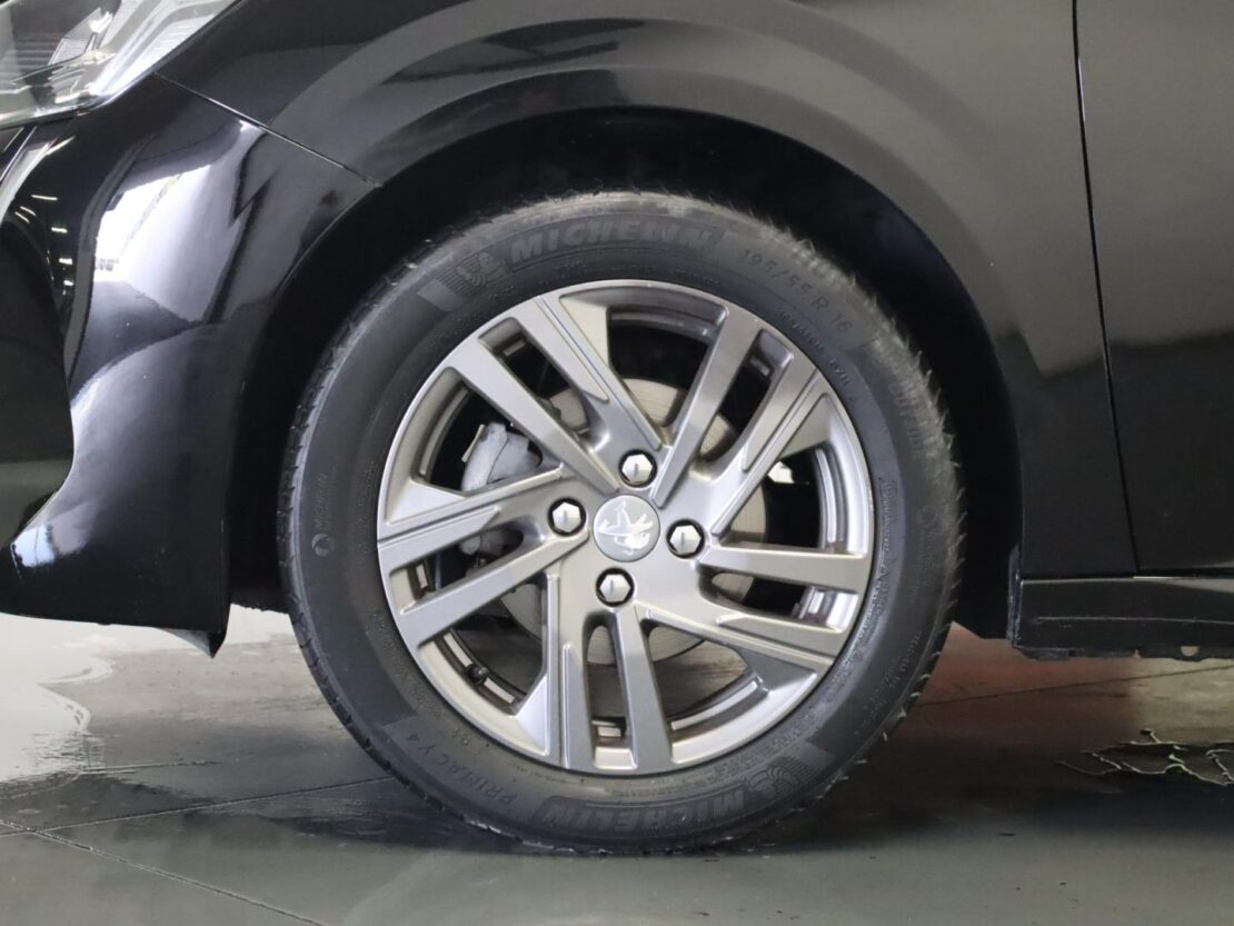 Peugeot 208 1.2 PureTech Active 5