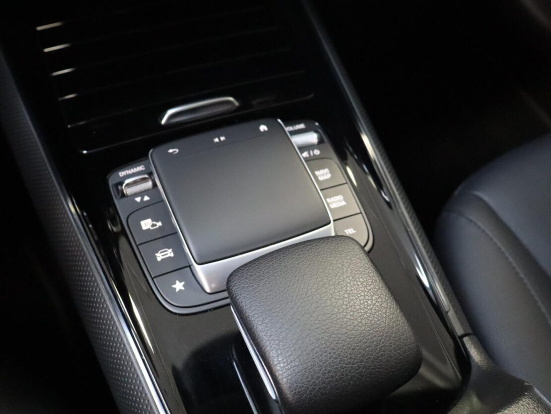 Mercedes Benz GLA 250 e STYLE 19
