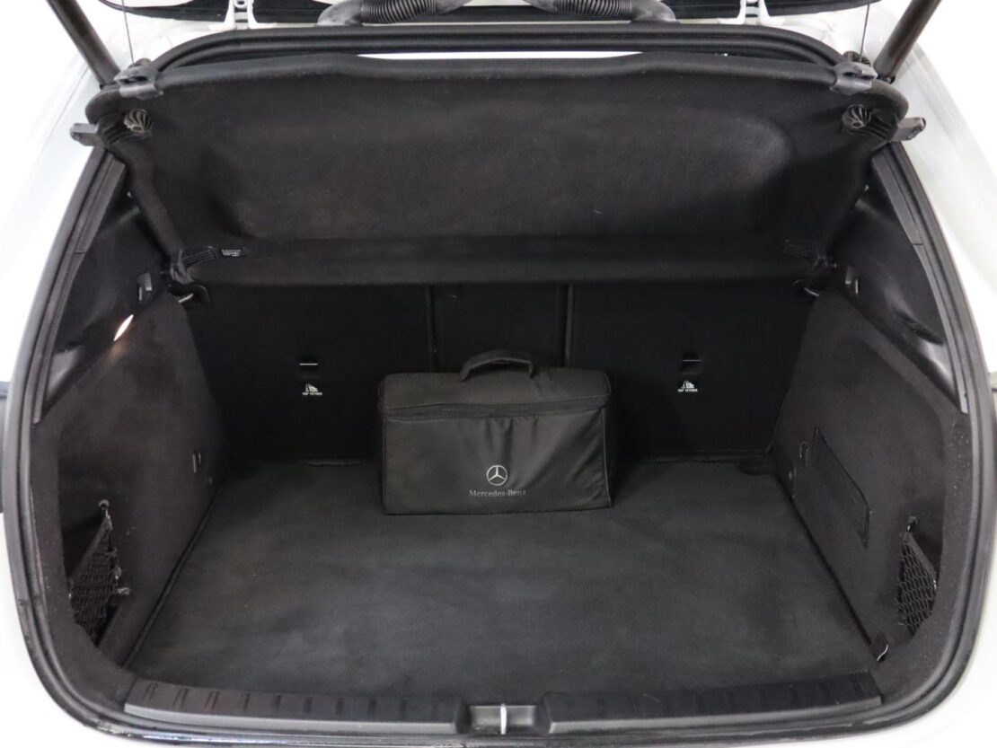 Mercedes Benz GLA 250 e STYLE 24