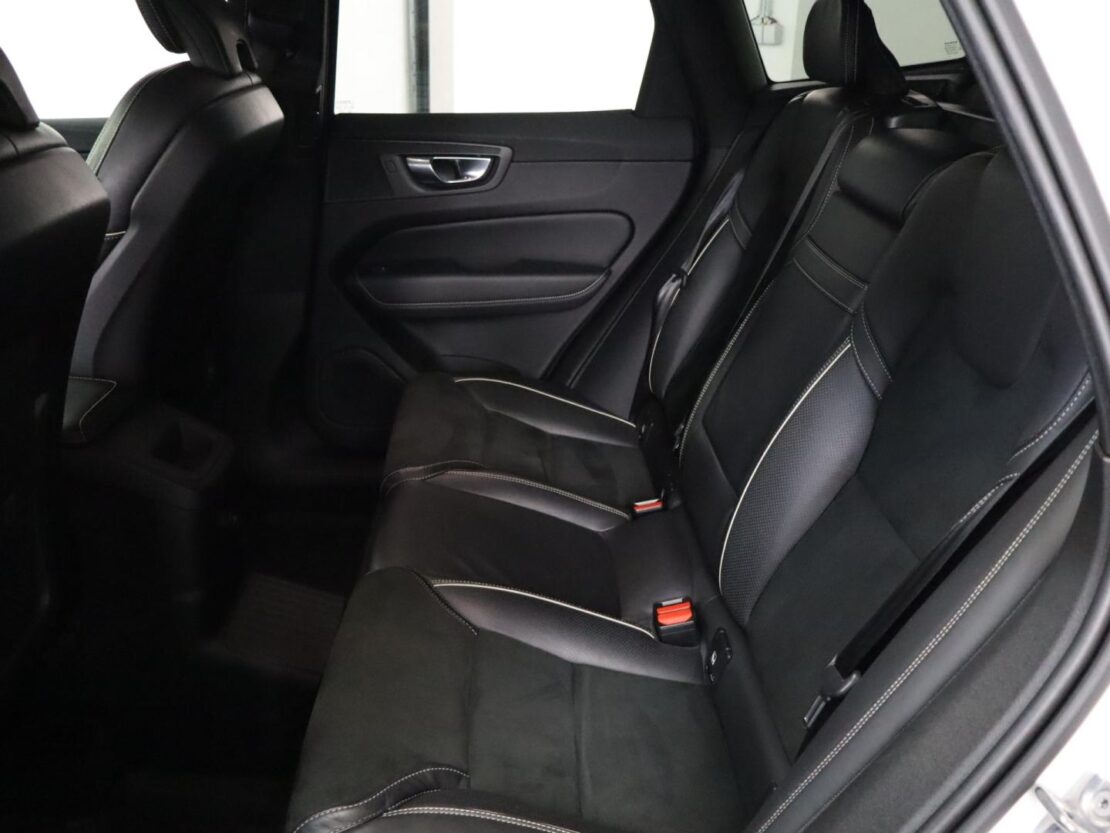Volvo XC60 2.0 T8 Phev R-Design 8