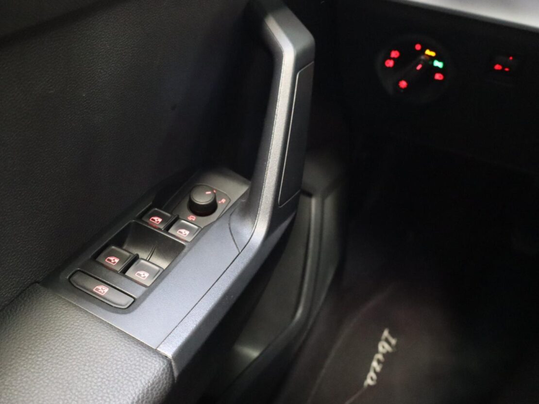 SEAT Ibiza 1.0 TSI STYLE 11