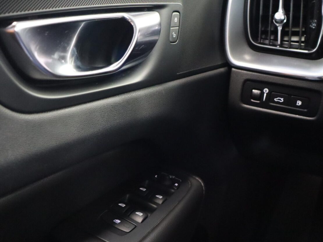 Volvo XC60 2.0 T6  AWD PHEV Inscription Auto 13
