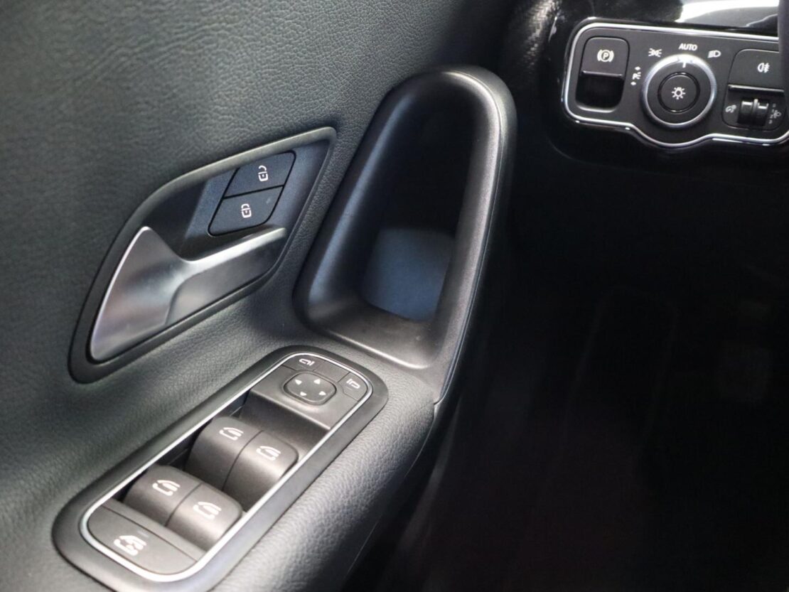 Mercedes Benz Classe A 160 d Manual 11