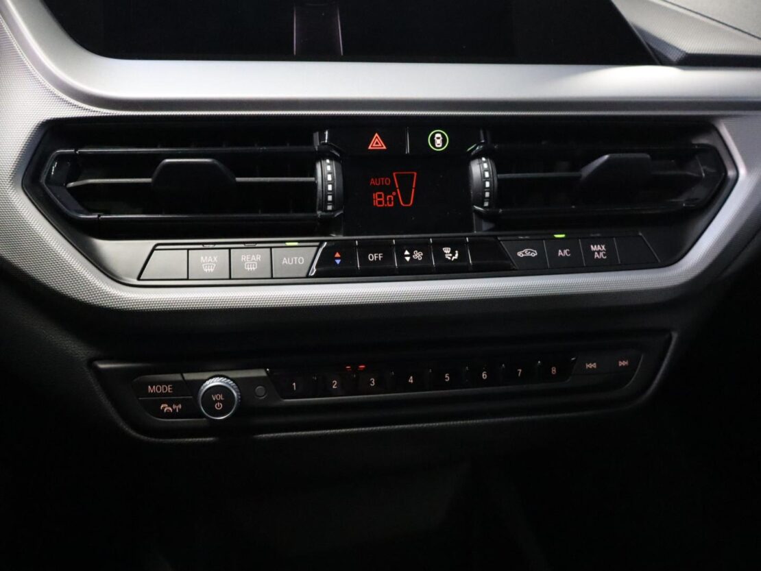 BMW Serie 1 118i Auto Corporate Edition 18