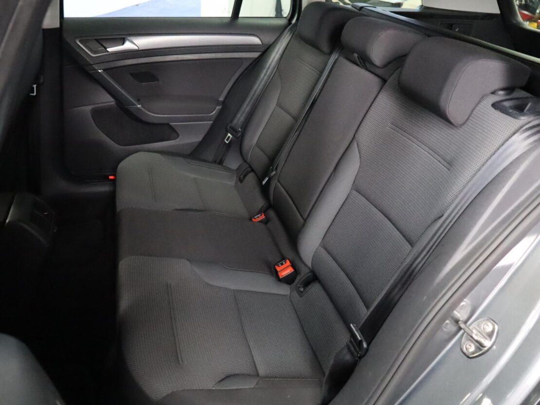 Volkswagen Golf 1.6 TDI Confortline Variant 8