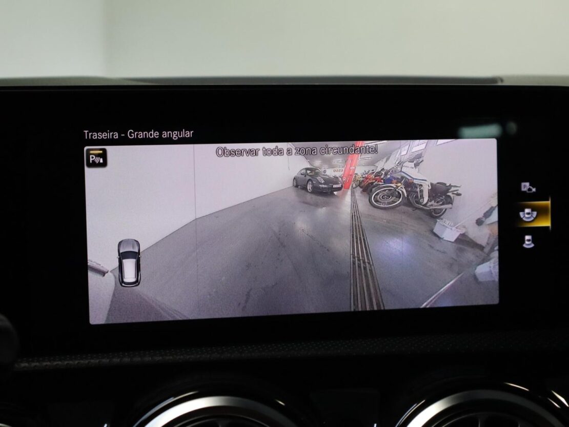 Mercedes Benz Classe CLA 200d Auto Shooting Brake AMG Line 16