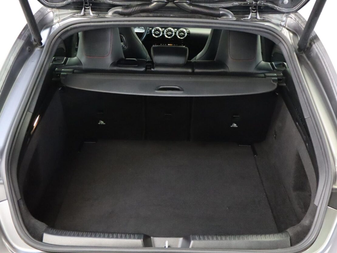 Mercedes Benz Classe CLA 200d Auto Shooting Brake AMG Line 23