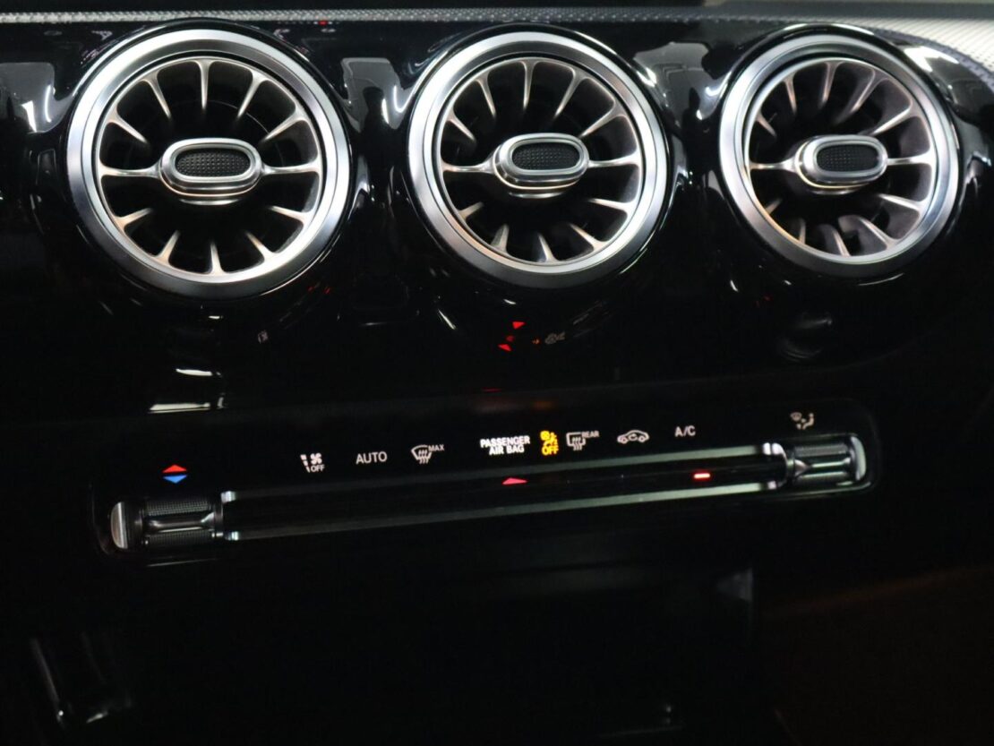 Mercedes Benz Classe CLA 200d Auto Shooting Brake AMG Line 20
