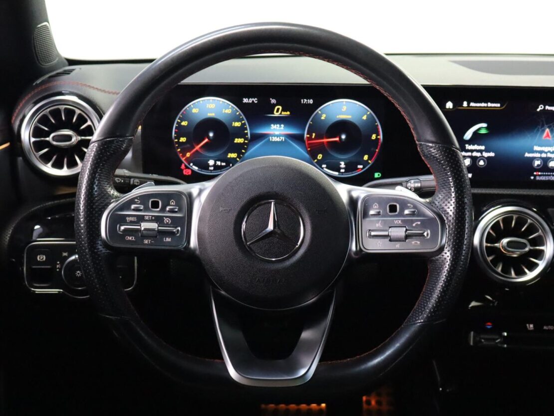 Mercedes Benz Classe CLA 200d Auto Shooting Brake AMG Line 10
