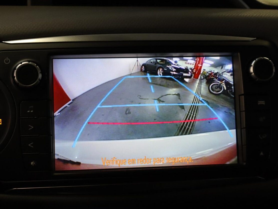 Toyota Yaris 1.5 Híbrido Comfort 16