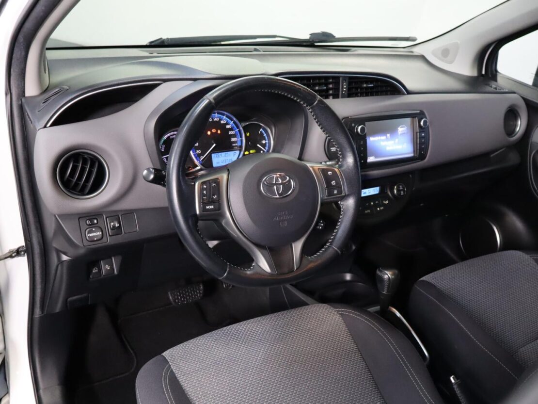 Toyota Yaris 1.5 Híbrido Comfort 6