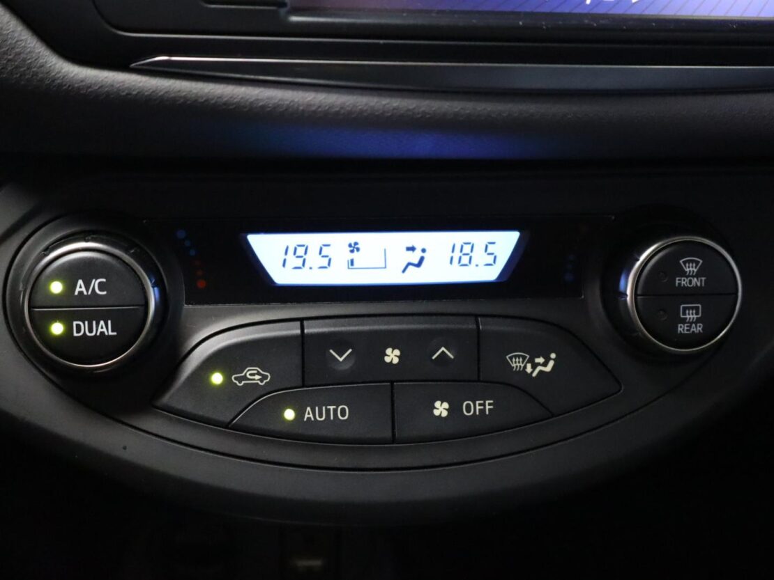 Toyota Yaris 1.5 Híbrido Comfort 17