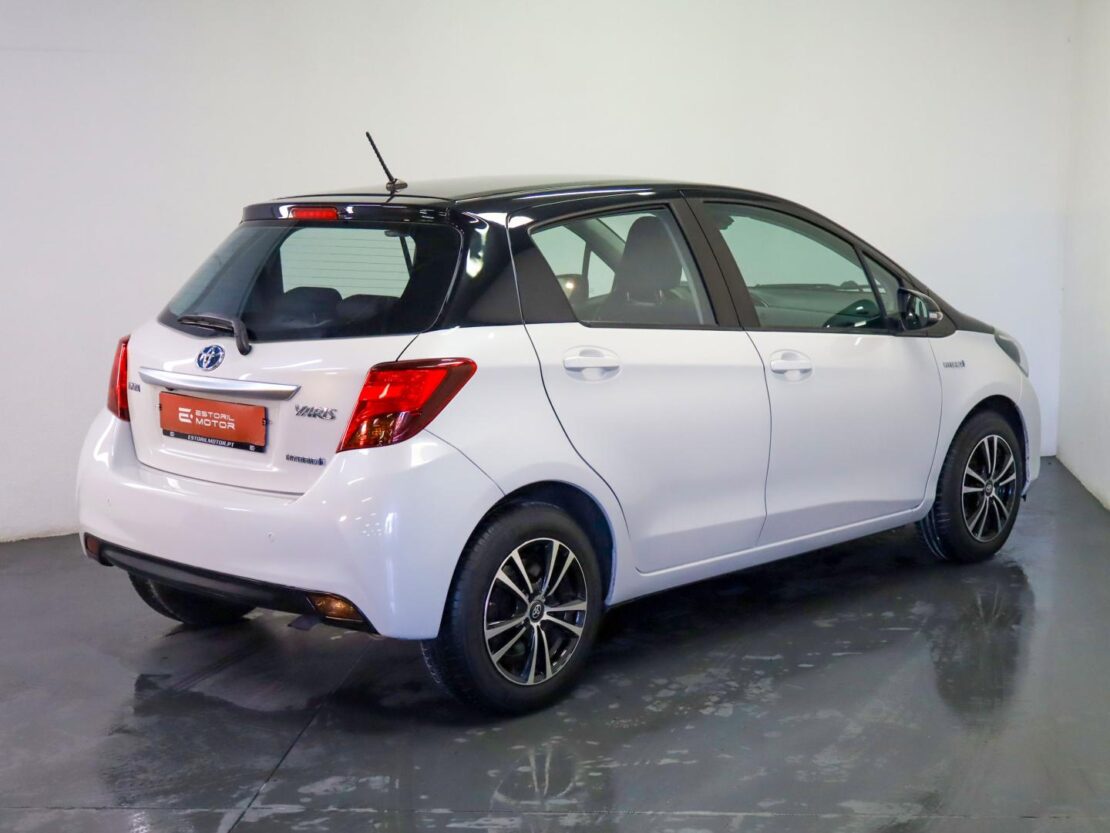 Toyota Yaris 1.5 Híbrido Comfort 3