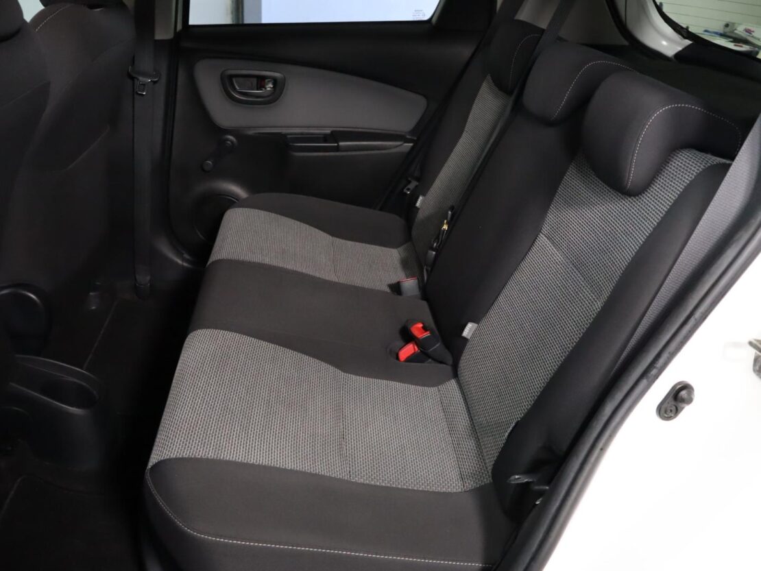 Toyota Yaris 1.5 Híbrido Comfort 8