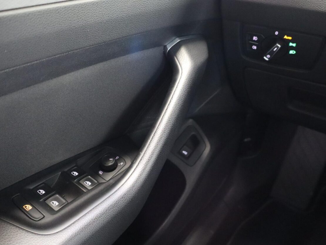 Volkswagen Passat 2.0 TDI  Business DSG Variant 12