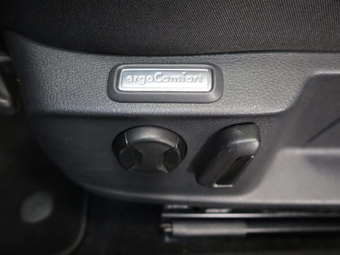Volkswagen Passat 2.0 TDI  Business DSG Variant 9