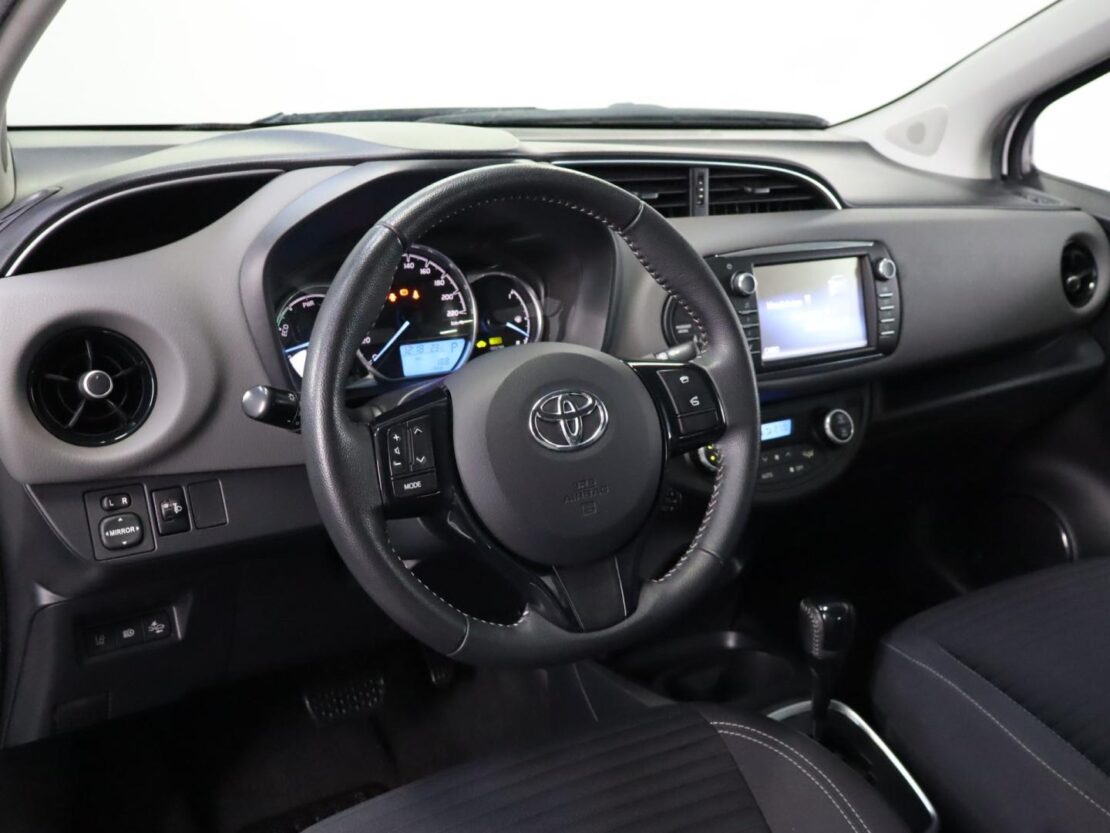 Toyota Yaris 1.5 Híbrido Comfort 6