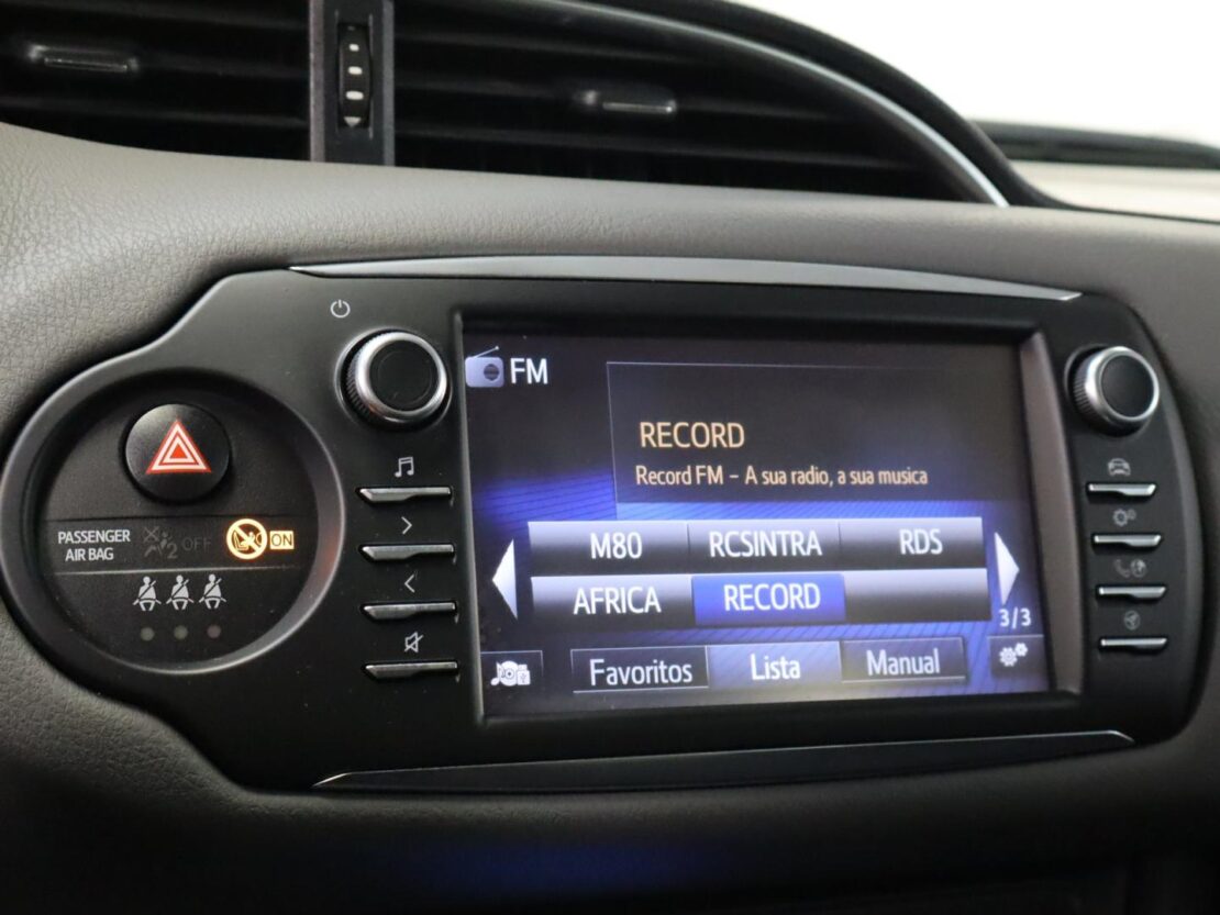 Toyota Yaris 1.5 Híbrido Comfort 12
