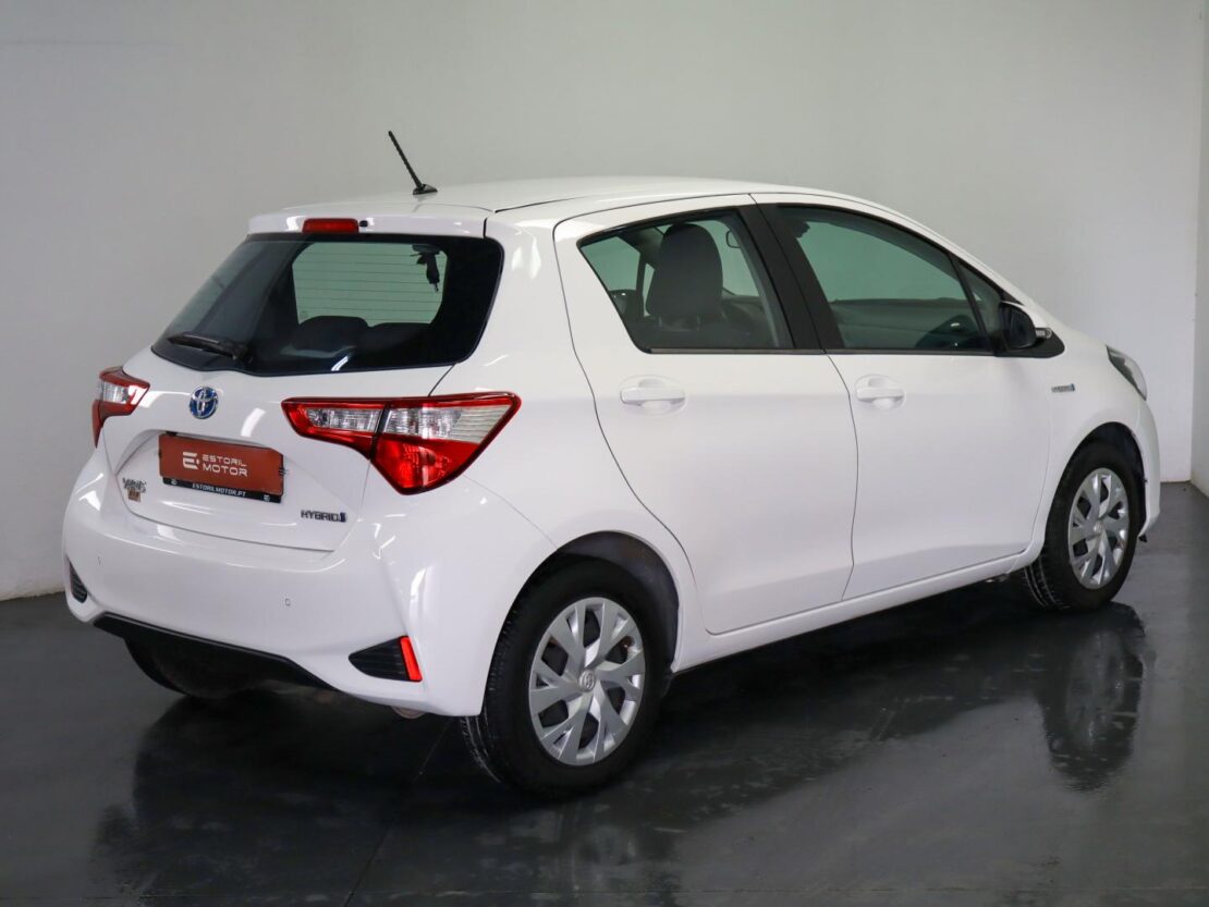 Toyota Yaris 1.5 Híbrido Comfort 3