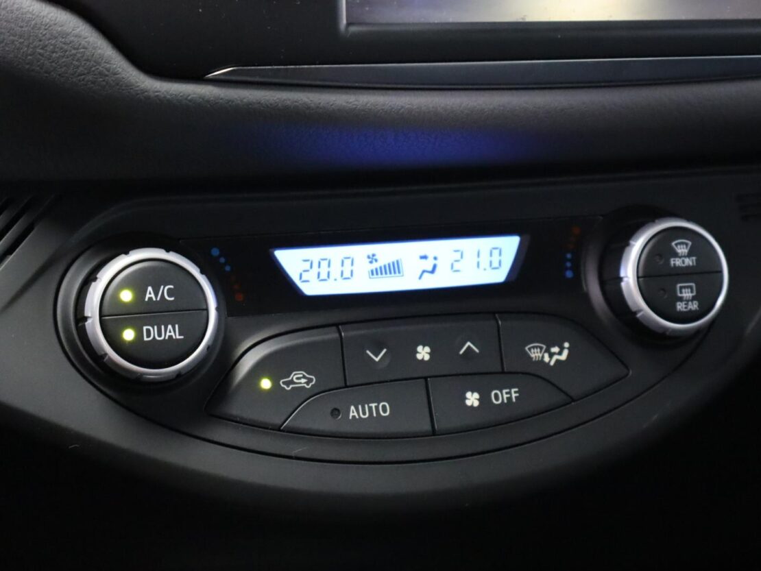 Toyota Yaris 1.5 Híbrido Comfort 15