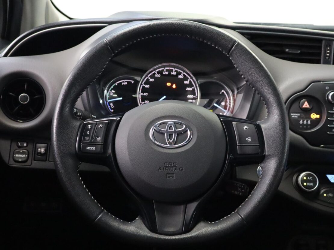 Toyota Yaris 1.5 Híbrido Comfort 10