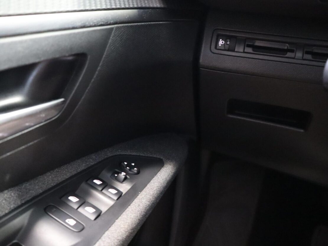 Peugeot 3008 Allure 1.2 PureTech EAT8 12