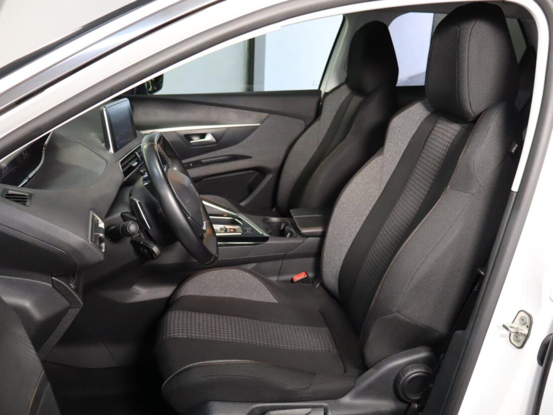 Peugeot 3008 Allure 1.2 PureTech EAT8 7
