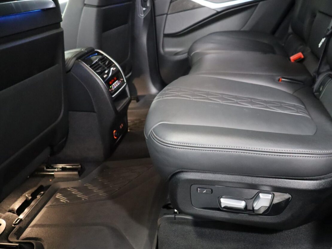 BMW X7 xDrive40d Pack M 14