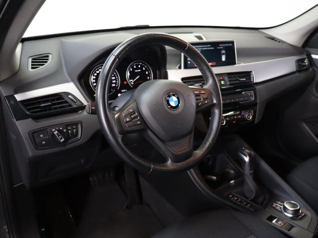 BMW X1 xDrive25e 8