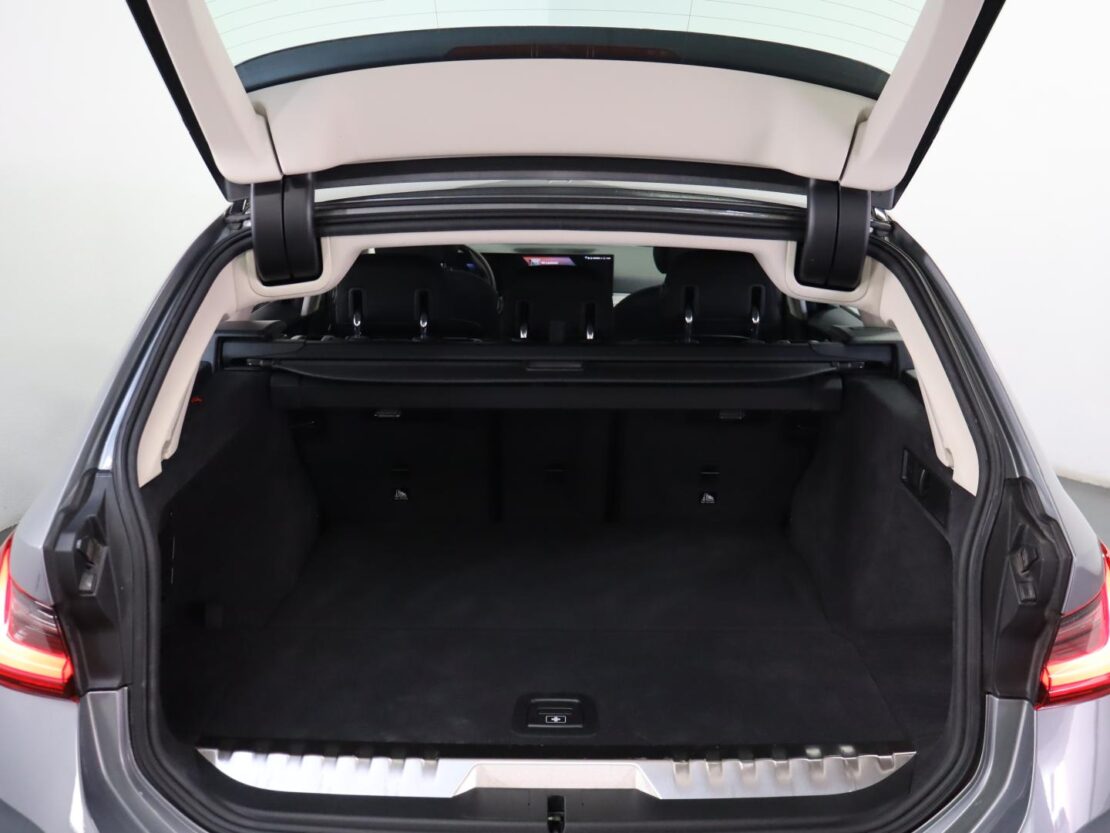 BMW Serie 3 330e Auto Corporate Edition 26