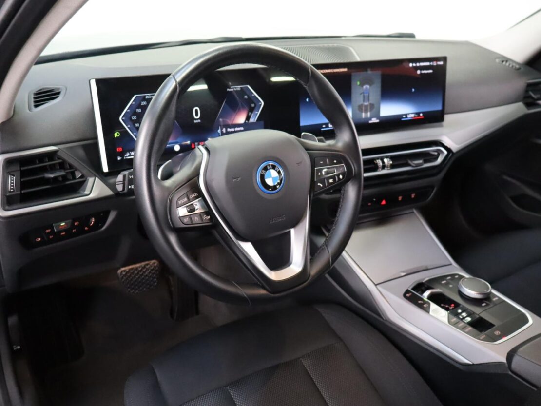 BMW Serie 3 330e Auto Corporate Edition 8