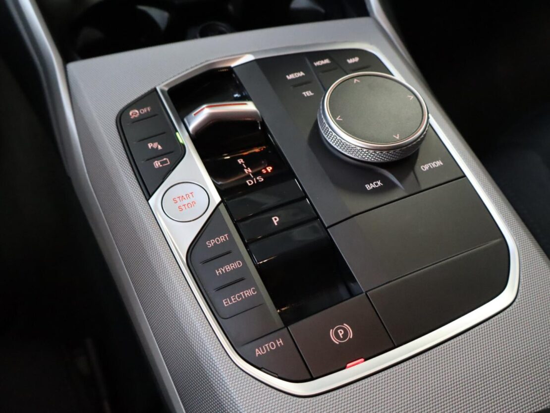 BMW Serie 3 330e Auto Corporate Edition 23