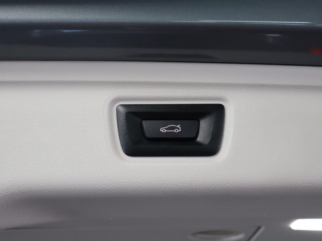 BMW Serie 3 330e Auto Corporate Edition 24