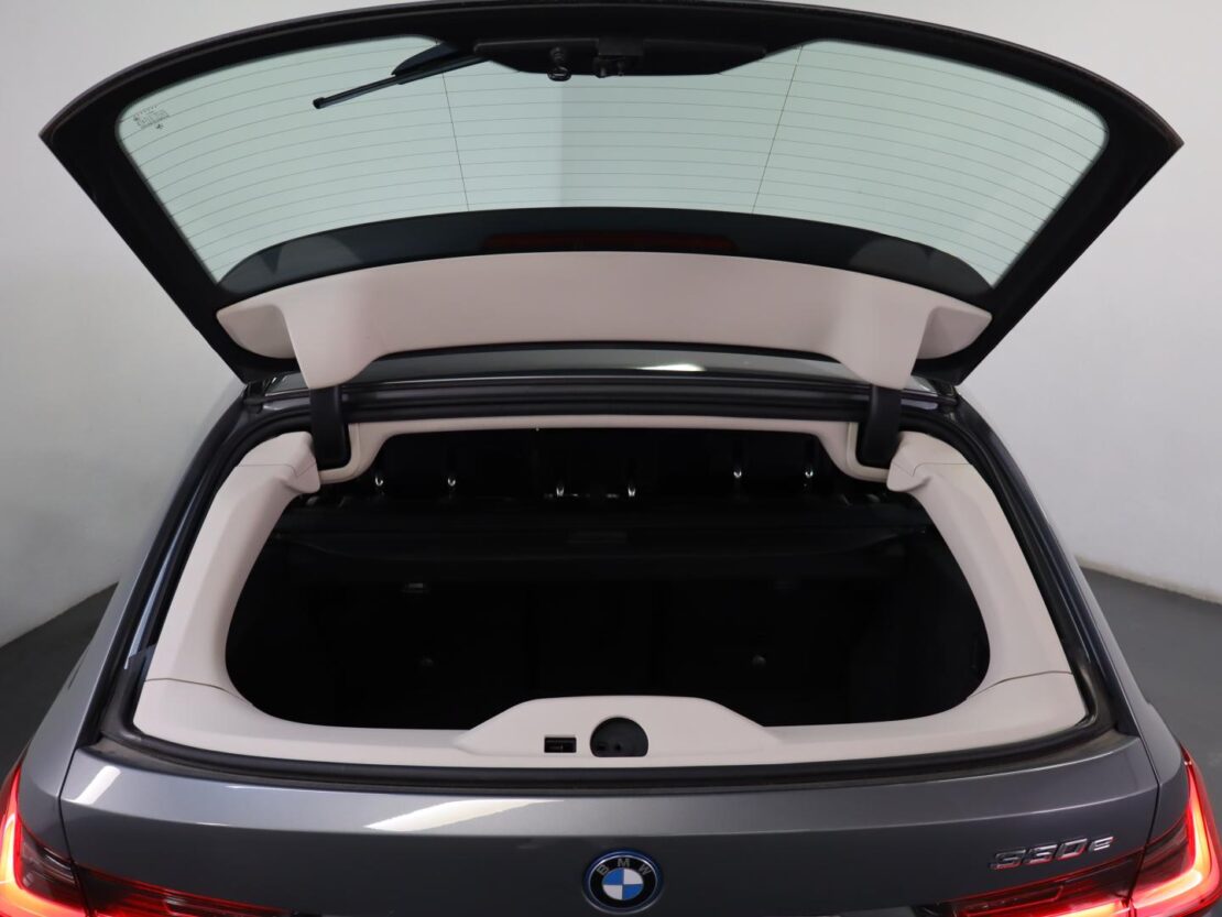 BMW Serie 3 330e Auto Corporate Edition 25