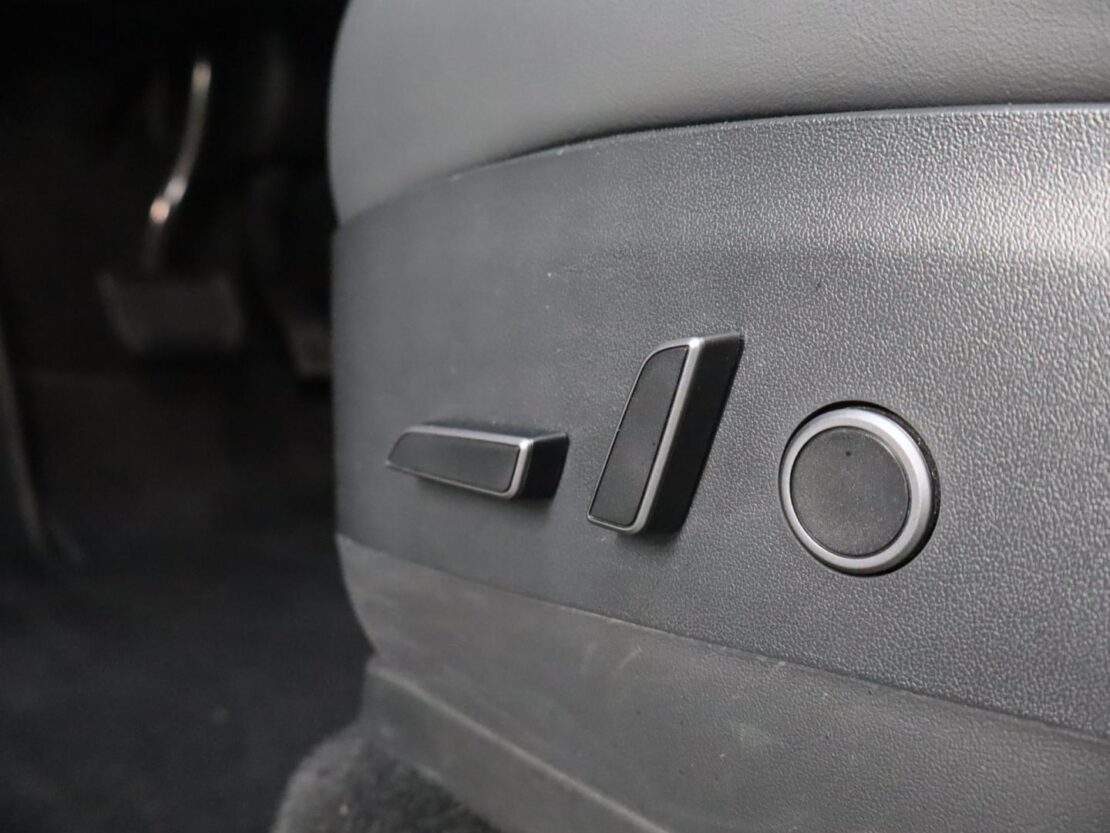Tesla Model Y Performance Dual Motor AWD 11