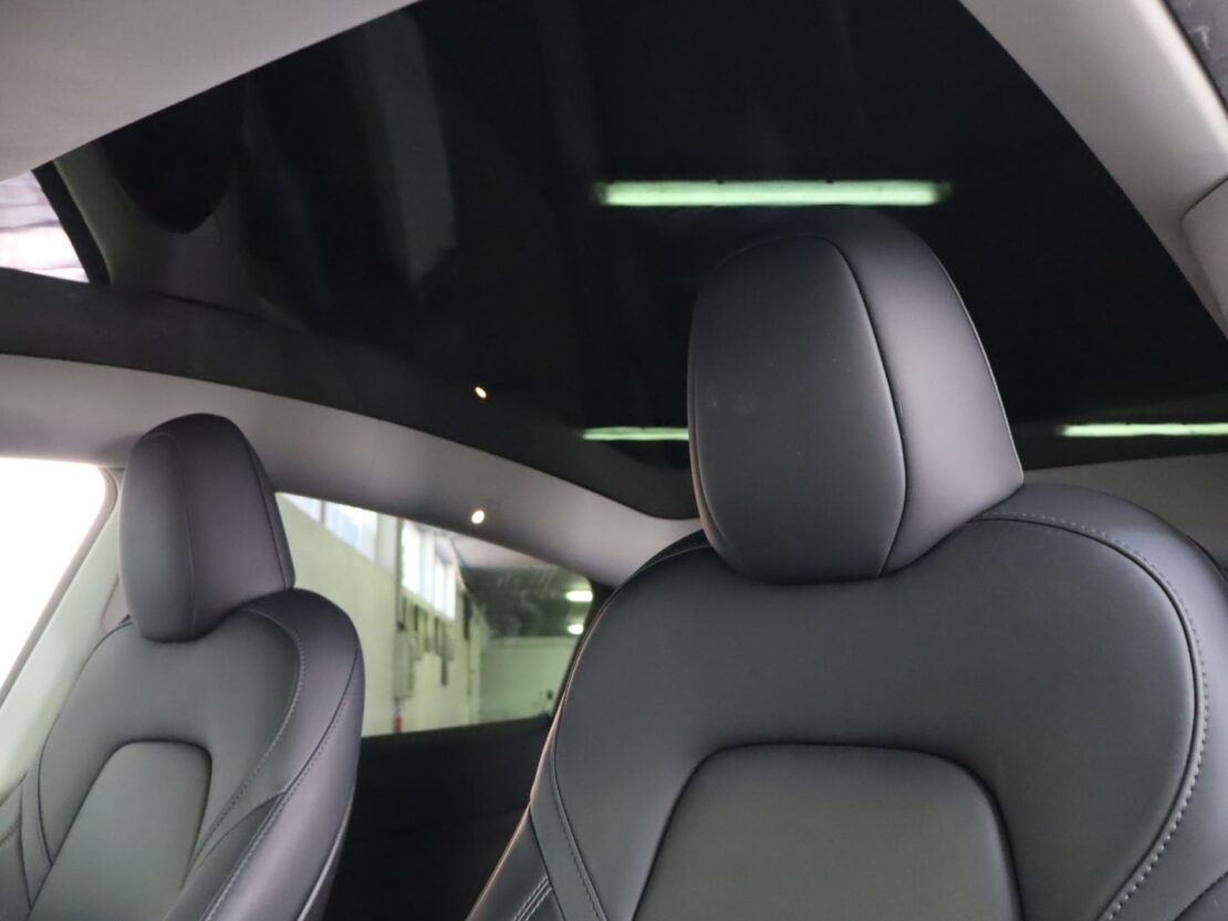 Tesla Model Y Performance Dual Motor AWD 12