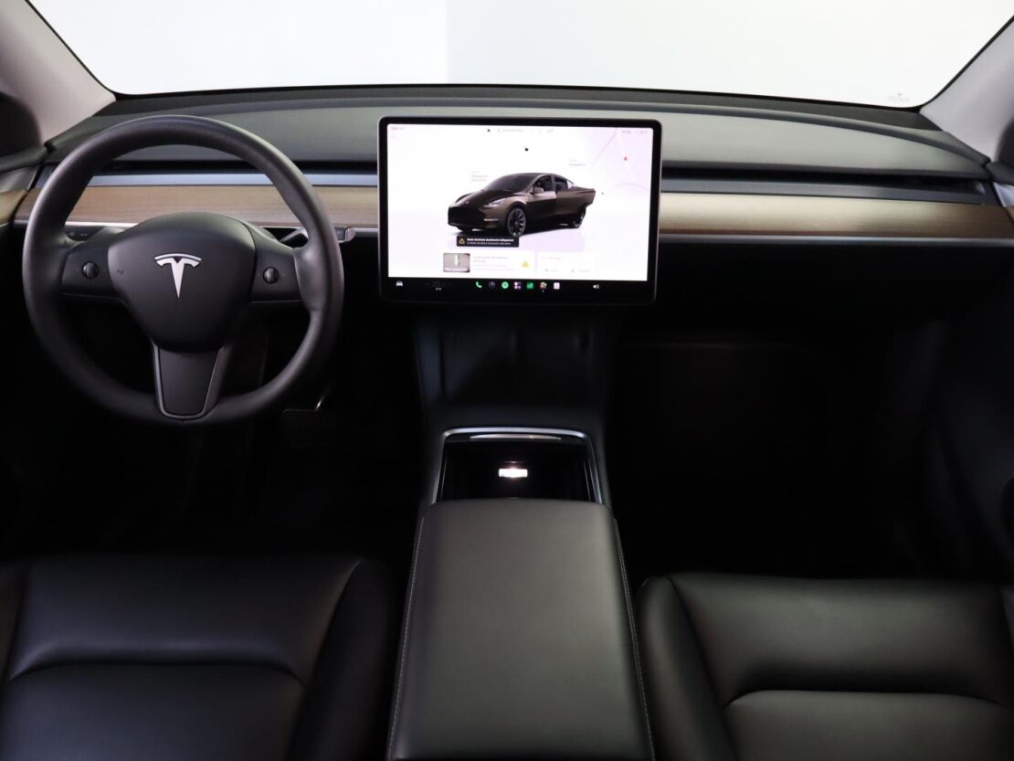 Tesla Model Y Performance Dual Motor AWD 13