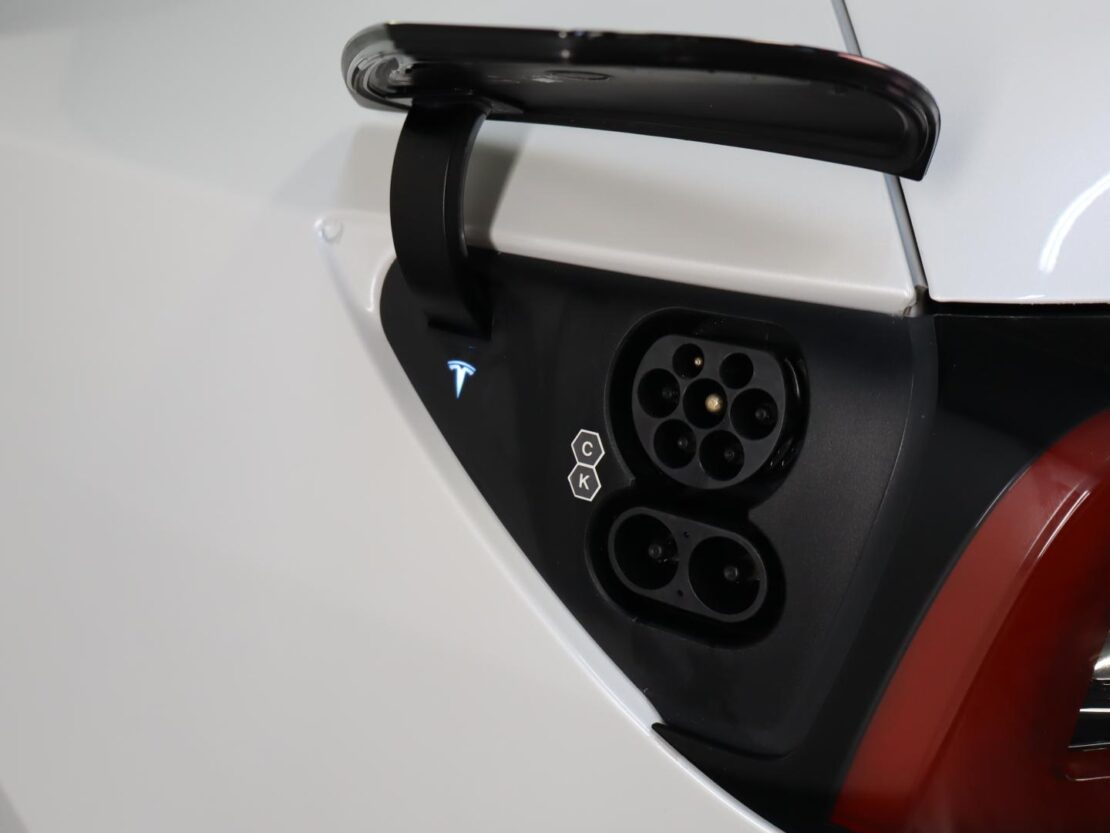 Tesla Model Y Performance Dual Motor AWD 7