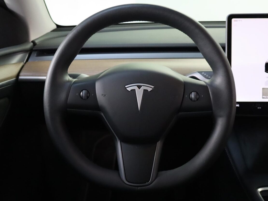 Tesla Model Y Performance Dual Motor AWD 14